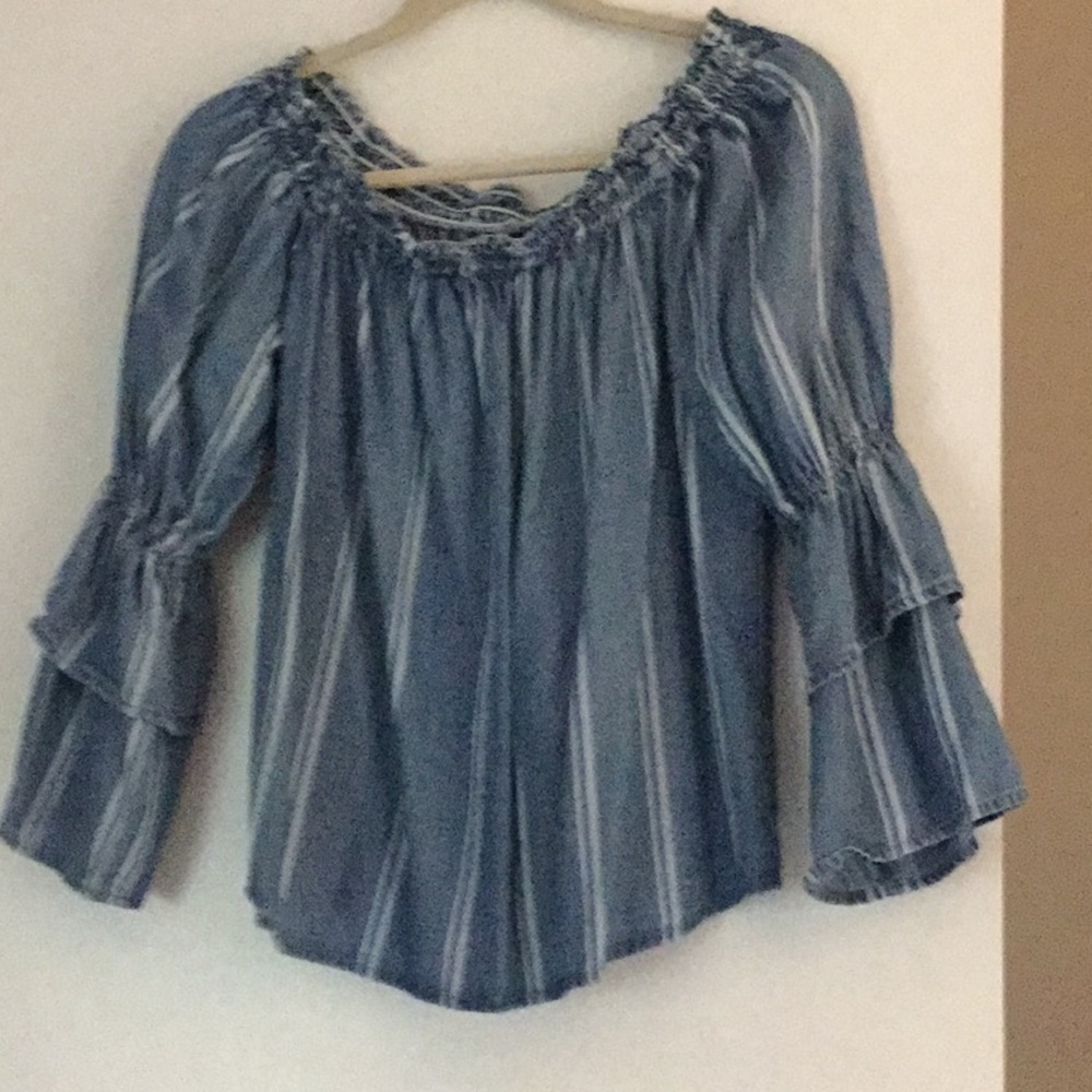 Design lab off or on the shoulder shirt, size Med